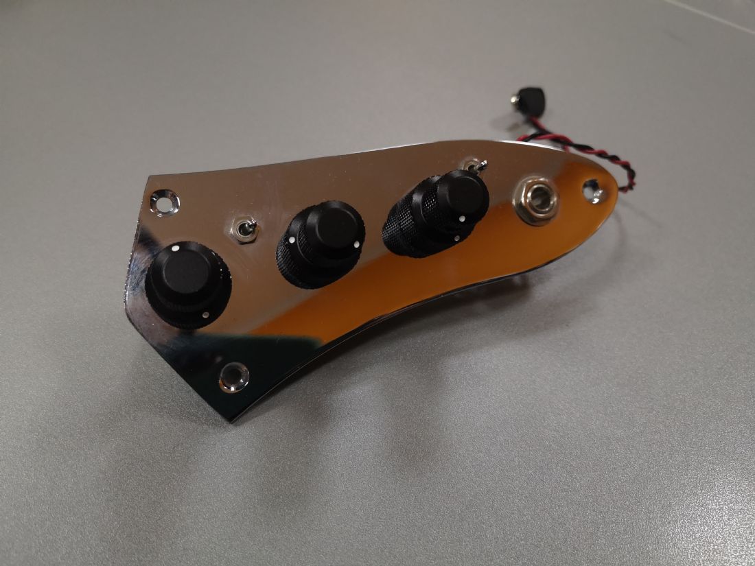 John East J Retro Preamp per Jazz Bass Usato Banco Degli Strumenti