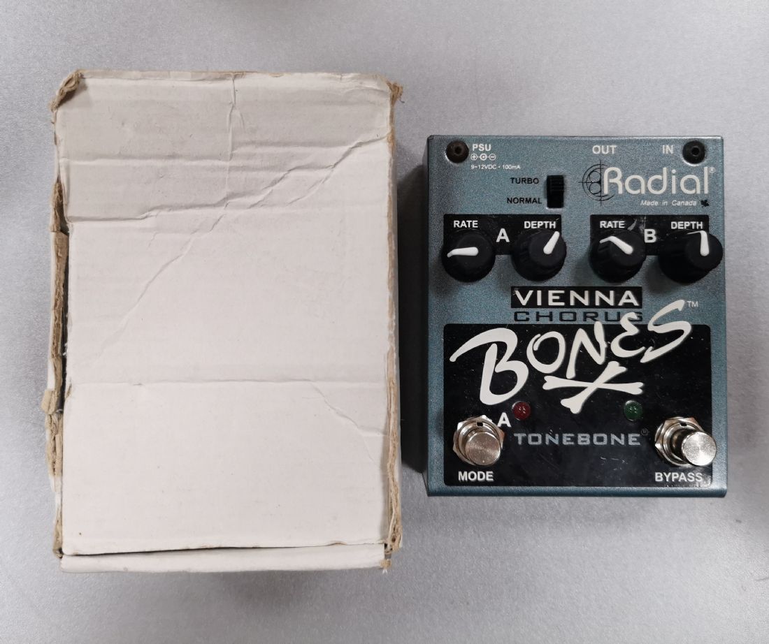 Radial Bones Vienna Chorus Chorus analogico Dual Mode per chitarra