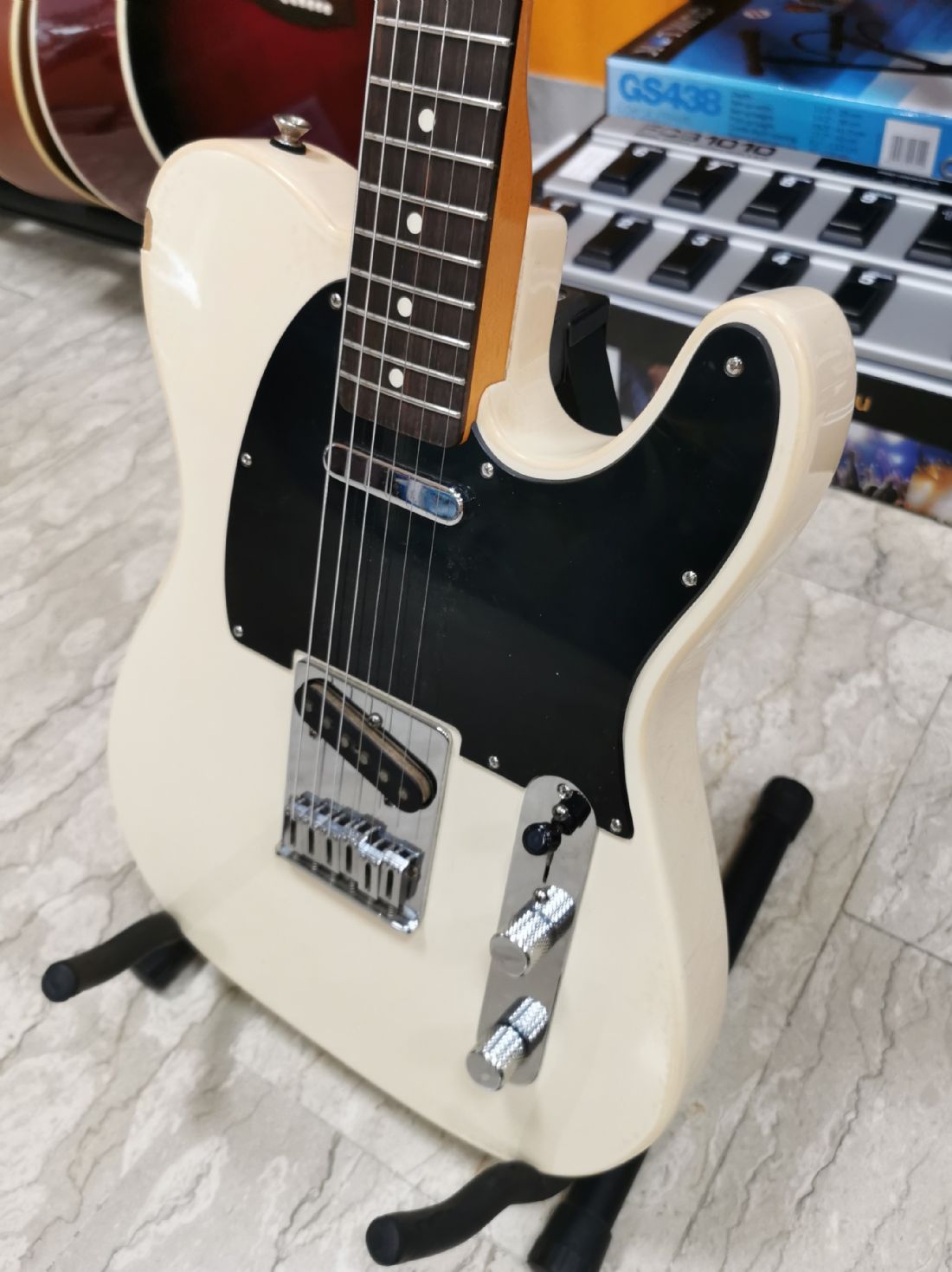 Fender Waylon Jennings Leather Telecaster Pickguard White - Battipenna - Foto 7