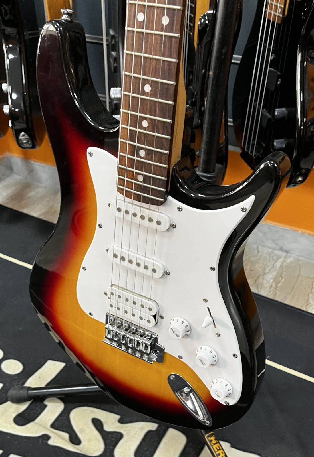 Behringer el toro electric guitar discount