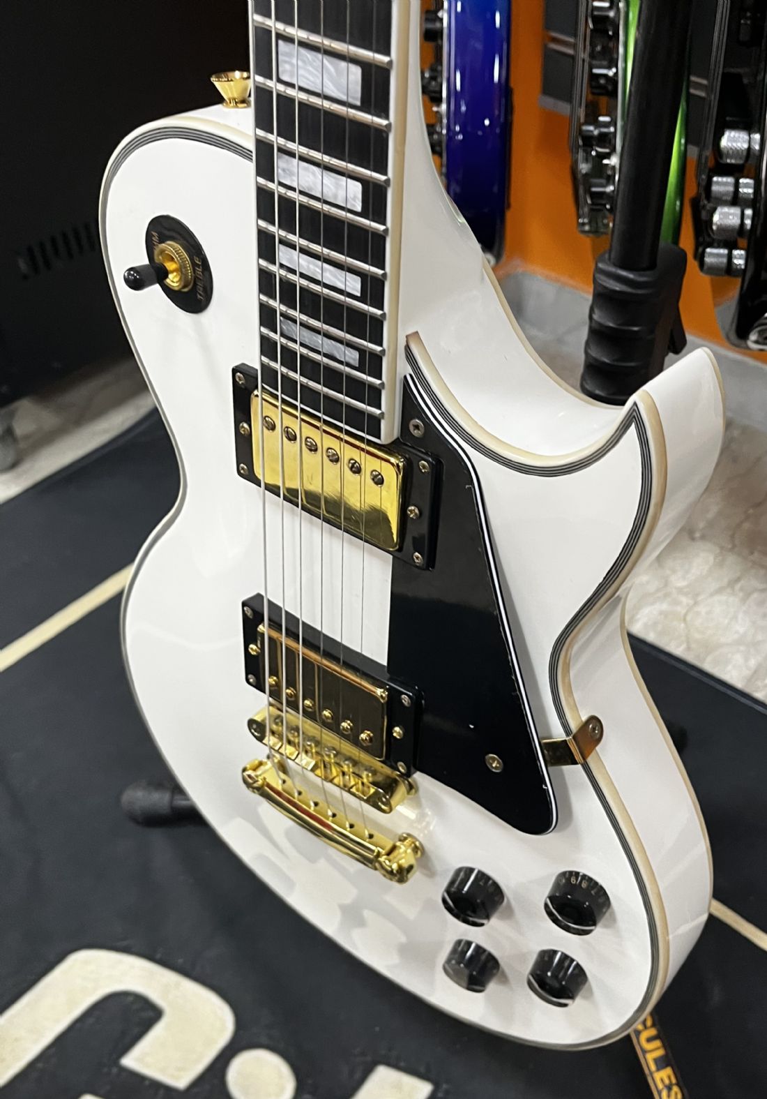 Harley Benton SC500 WH Chitarra elettrica bianca - Usato - Banco