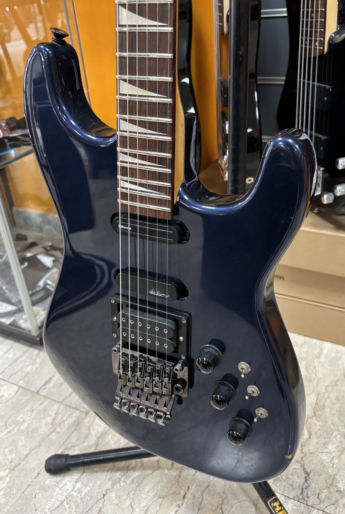 2 Piccoli Fascette Cinghia Nero Style STRATOCASTER Vite