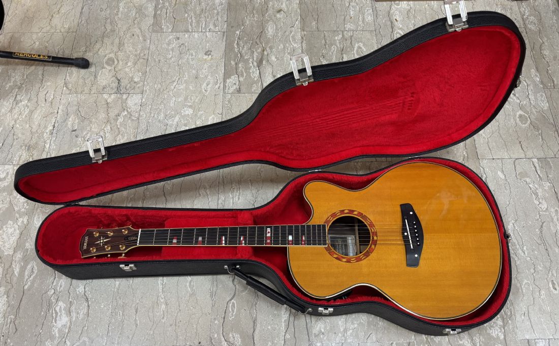 Yamaha Compass CPX-15 Chitarra acustica con custodia rigida - Made