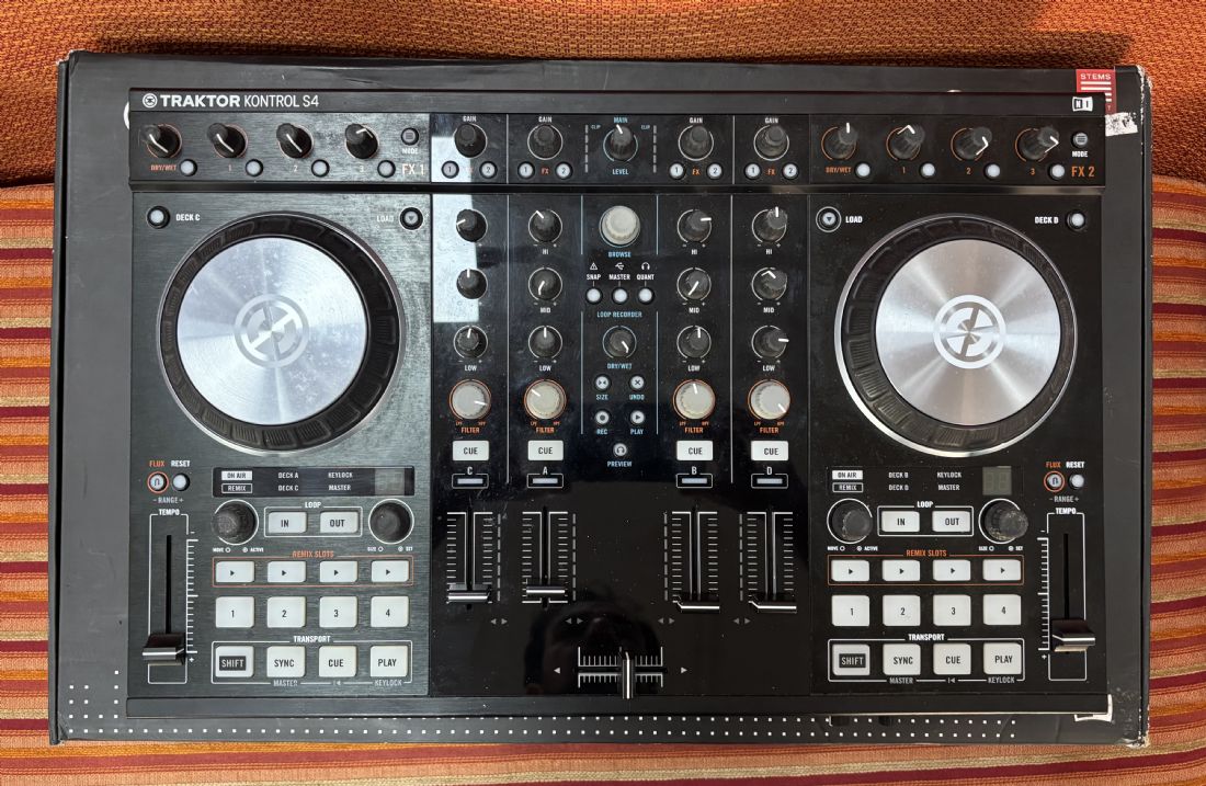 Native Instruments Traktor Kontrol S4 MK2 Controller midi 4
