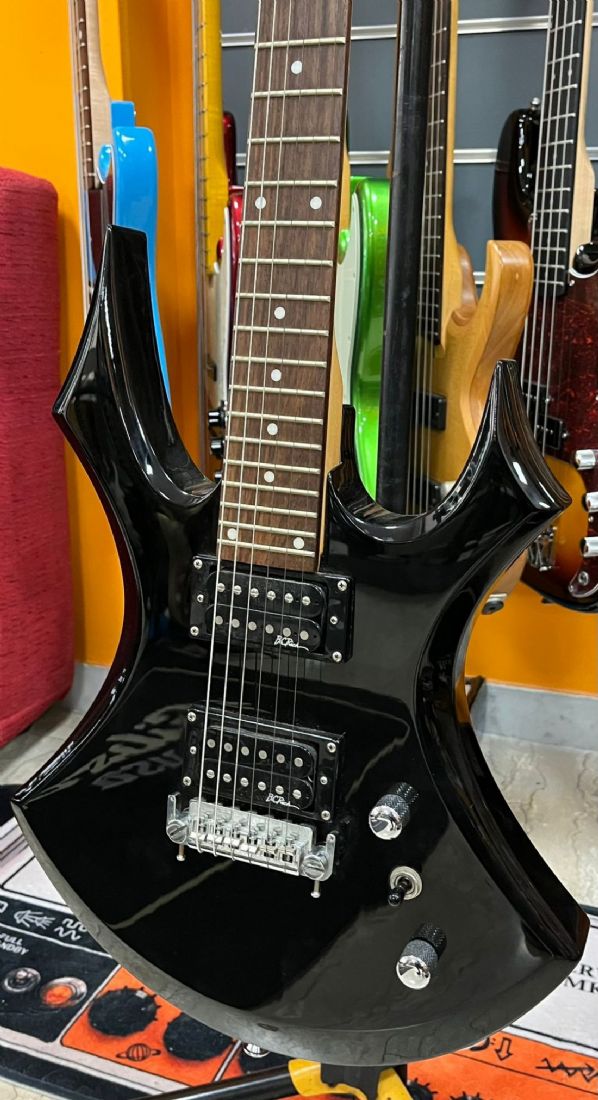 Chitarra nera illustrazione di stock. Illustrazione di musica - 19363449